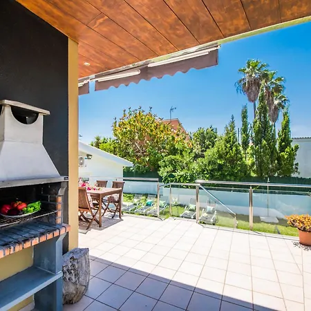Escape Steps From Playa Muro Tatil Evi *